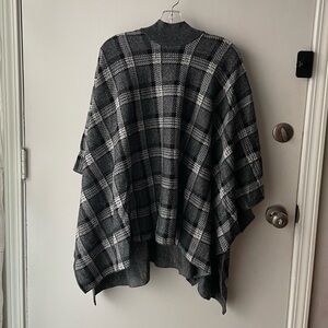THEORY “FLORENCIA O” CHARCOAL PLAID WOOL PONCHO (SIZE M/L)!
